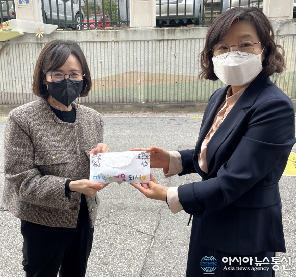도봉구 쌍문4동, 한그루 어린이집 원아들이 모은 바자회 성금 1백만 원 전달받아