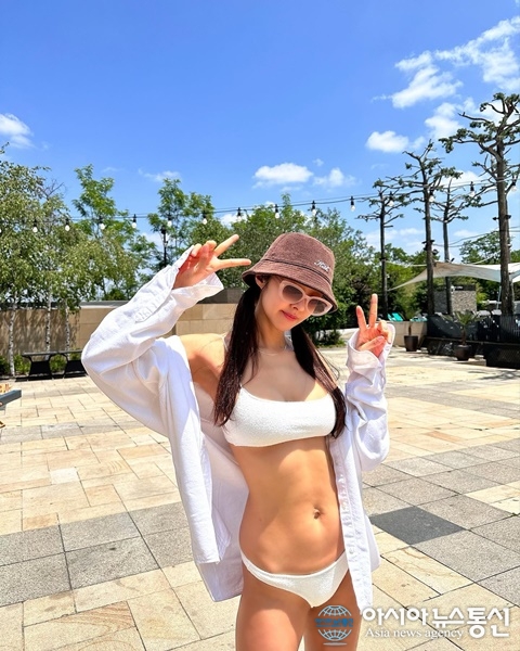 김빈우, 과감한 비키니 자태...42세 믿기지 않는 명품 몸매