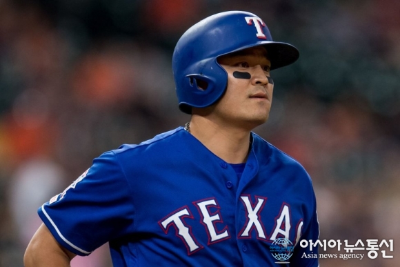 Ex-MLB star Choo Shin-soo gifts watch to teammate for giving up number - Vimarsana News